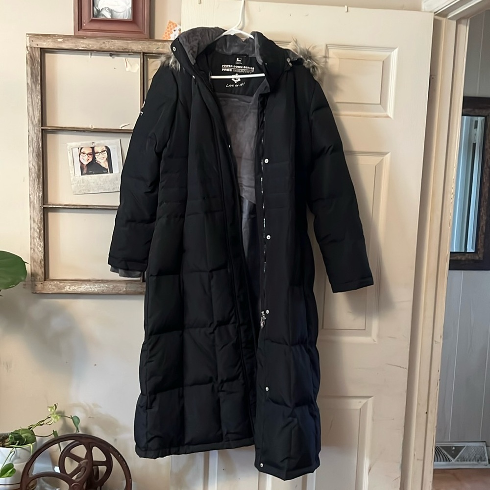 Free Country Power down Size Lg coat with furry hood